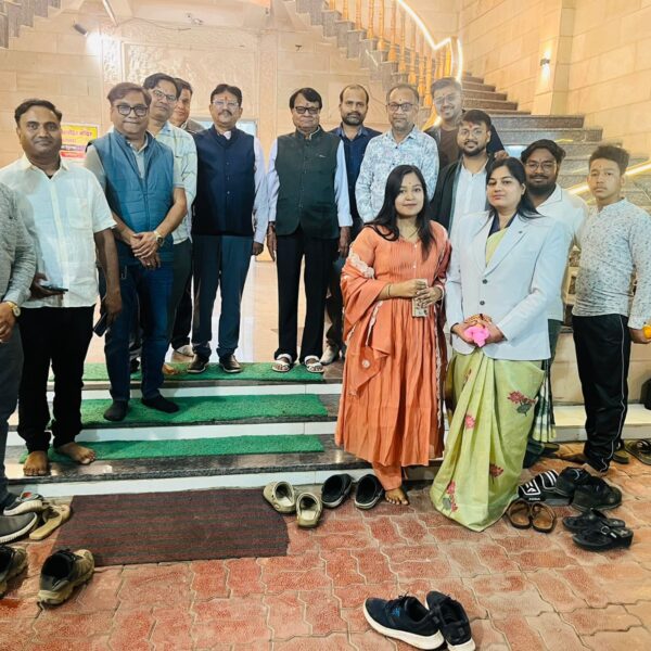 गणतंत्र दिवस की शुभ संध्या पर श्याम मनोहर मंदिर में न्यायाधीशों का श्रद्धामय आगमन