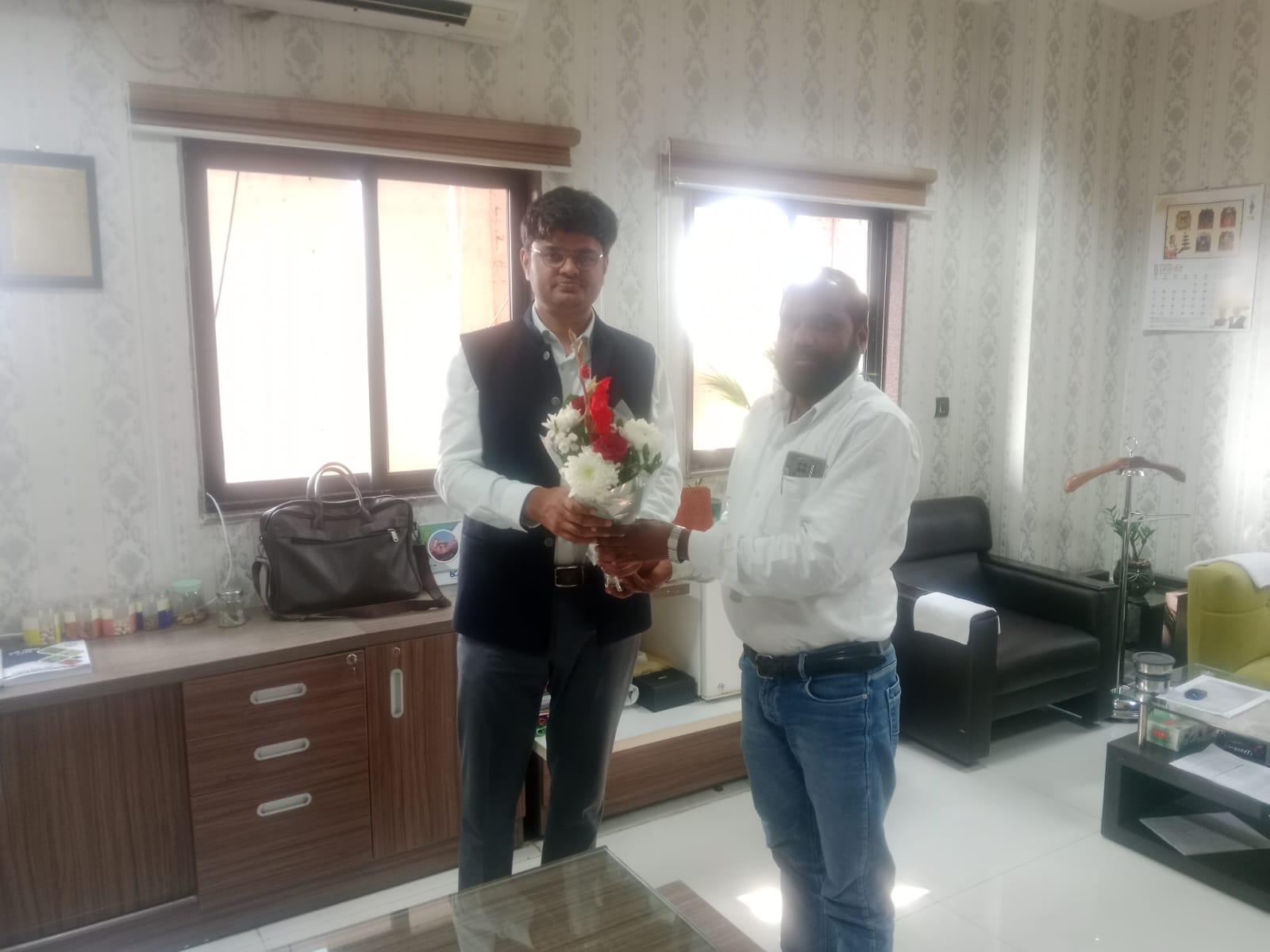 📰 कृषि विभाग के नाम पर अवैध वसूली की शिकायतें, होगी सख्त कार्रवाई संचालक कृषि राहुल देव से चर्चा, दोषी अधिकारियों पर कार्रवाई का आश्वासन