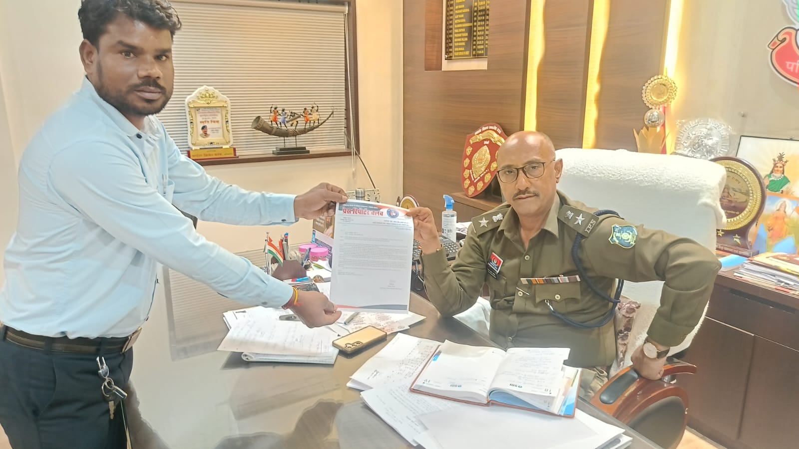 प्रेस रिपोर्टर क्लब के अपमान के विरोध में जांजगीर में एसपी को लिखित शिकायत प्रस्तुत की गई