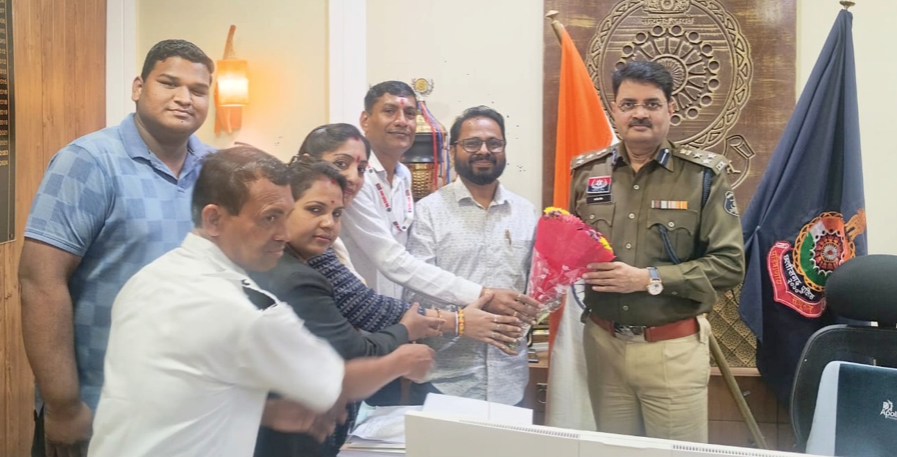 प्रदेश अध्यक्ष संजय सोनी के मार्गदर्शन में प्रेस रिपोर्टर क्लब द्वारा एसपी को सौंपा गया ज्ञापन, पत्रकारों के सम्मान की रक्षा हेतु कड़ी कार्रवाई की मांग