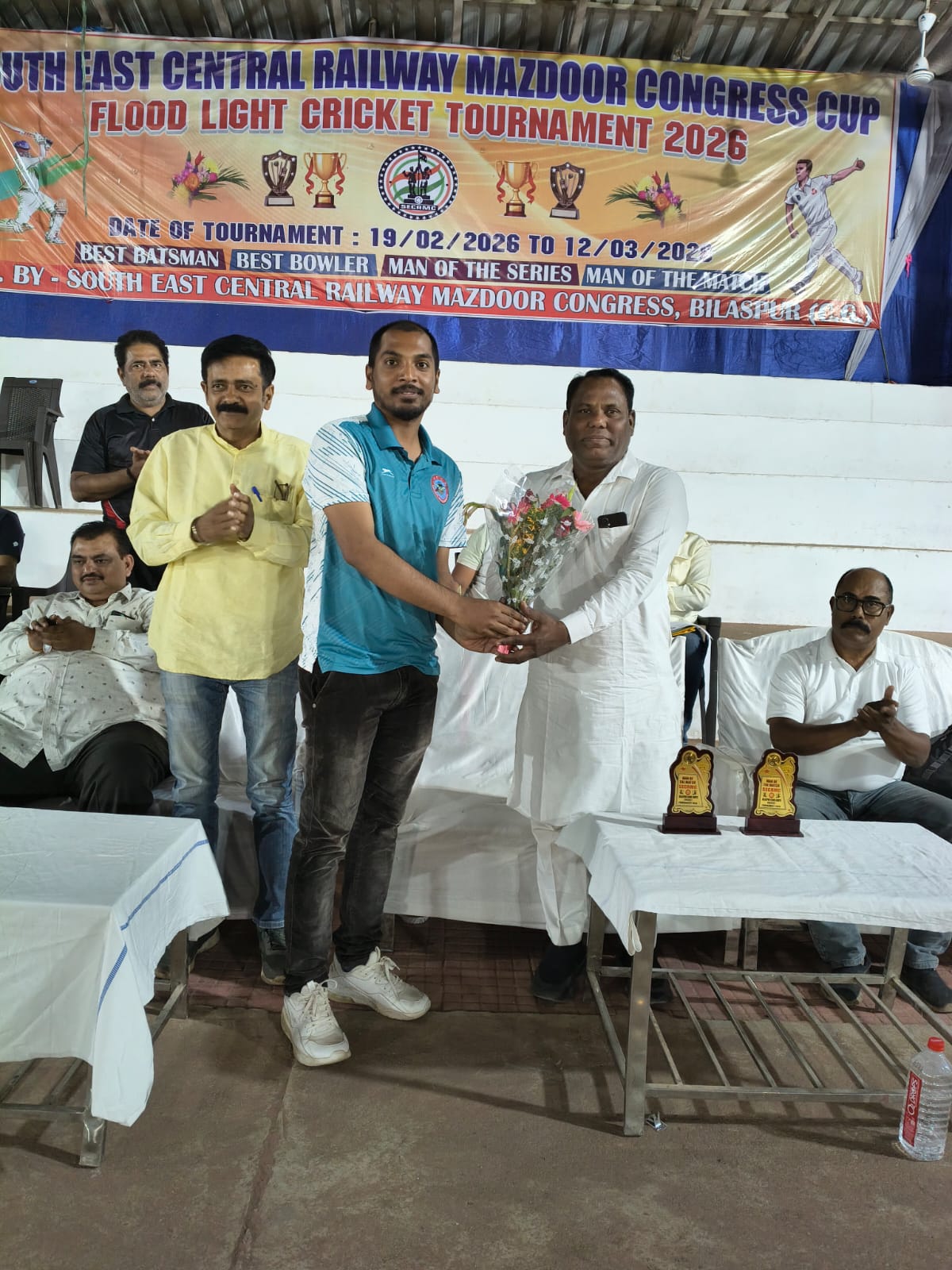 बिलासपुर – रेलवे नार्थ इंस्टीट्यूट मैदान में साउथ ईस्ट सेंटर रेलवे मजदूर कांग्रेस यूनियन द्वारा भव्य रात्रिकालीन फ्लड लाइट क्रिकेट प्रतियोगिता