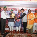 होली पंचमी पर आयोजित बसंत महोत्सव में विभिन्न क्षेत्रों की विभूतियां हुईं सम्मानितधरमलाल कौशिक, प्रो. ए.डी.एन. बाजपेयी, डॉ. जेठूराम साहू, तारिणी शुक्ला व एस. भारतीयन को मिला बसंत अलंकरण