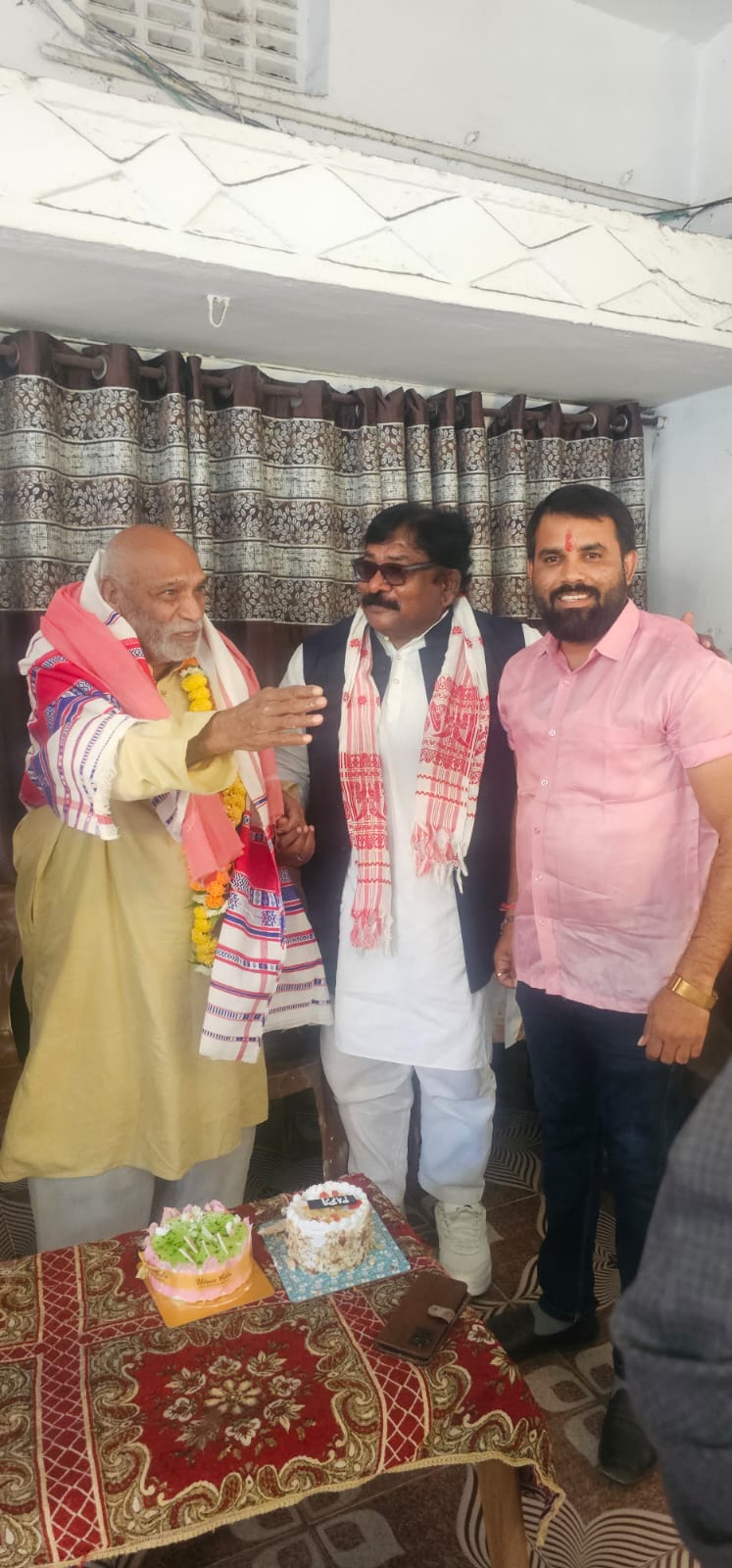 जनहित के लिए जीवन समर्पित करने वाले आंदोलनकारी दादा ठाकुर का 79वां जन्मदिन सम्मान के साथ मनाया गया