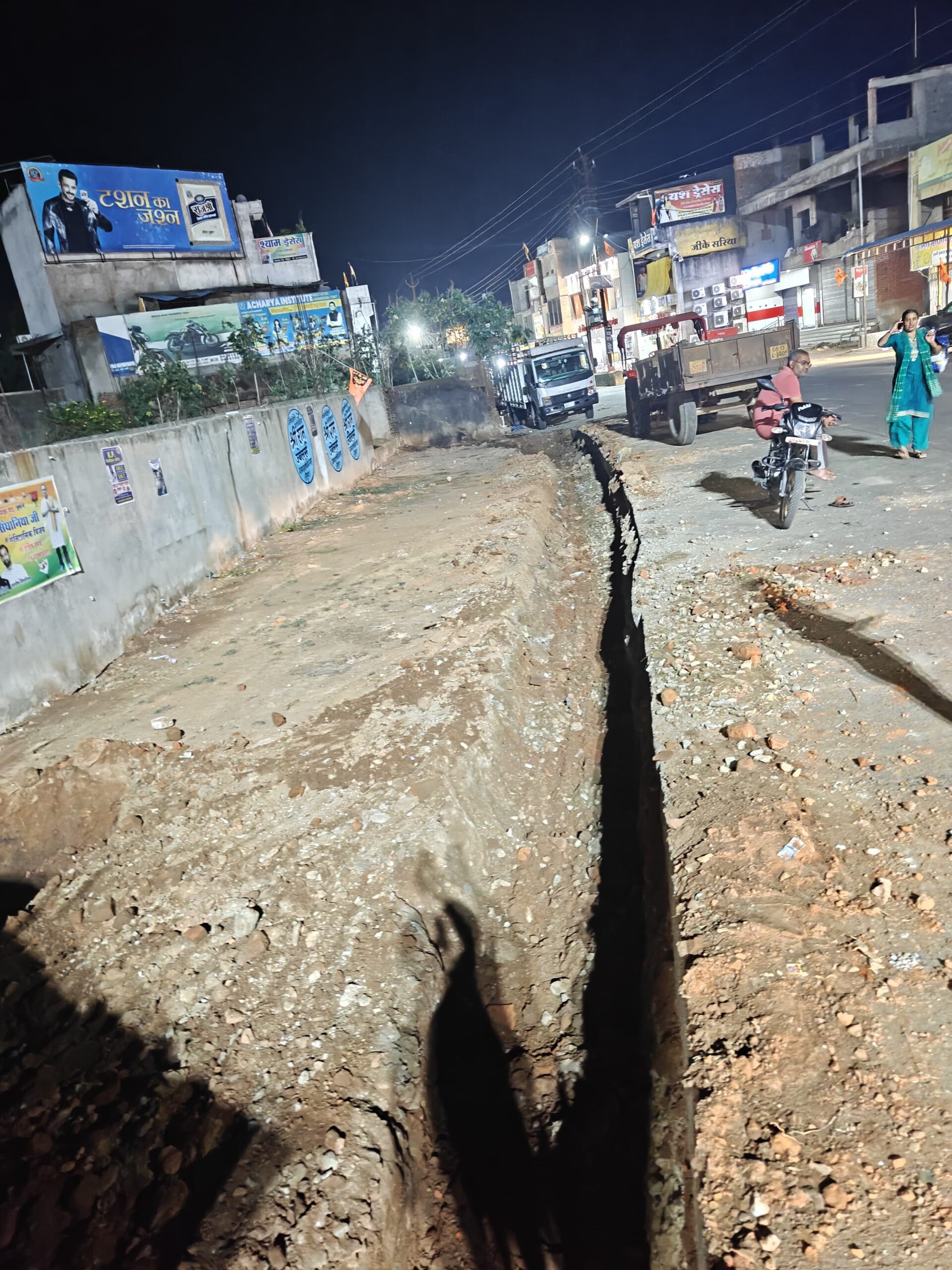 धर्मशाला तोड़कर कब्जे की साजिश!