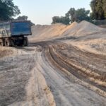 🚨 हसदेव नदी में अवैध रेत खनन का खेल, प्रशासन मौन – राजस्व को भारी नुकसान