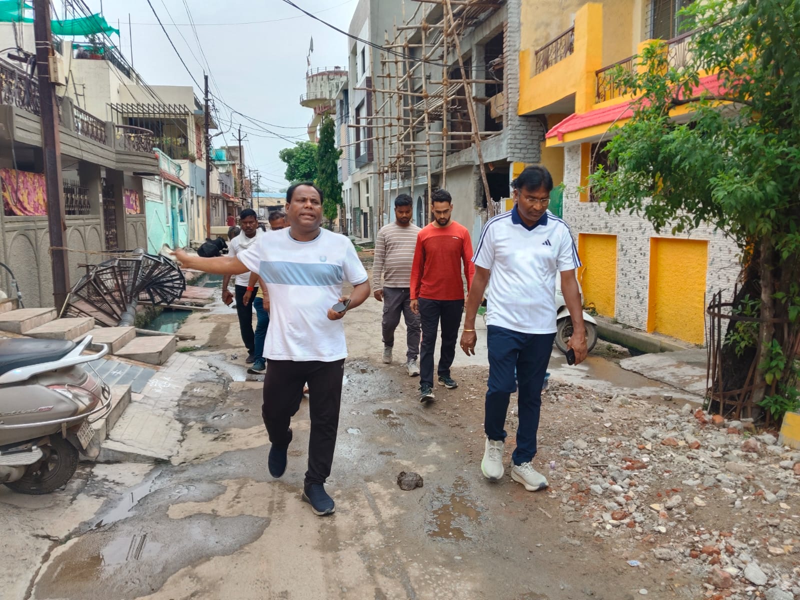 गणेश नगर वार्ड की समस्याओं के समाधान हेतु मैदान में उतरे नगर निगम आयुक्त, किया व्यापक निरीक्षण