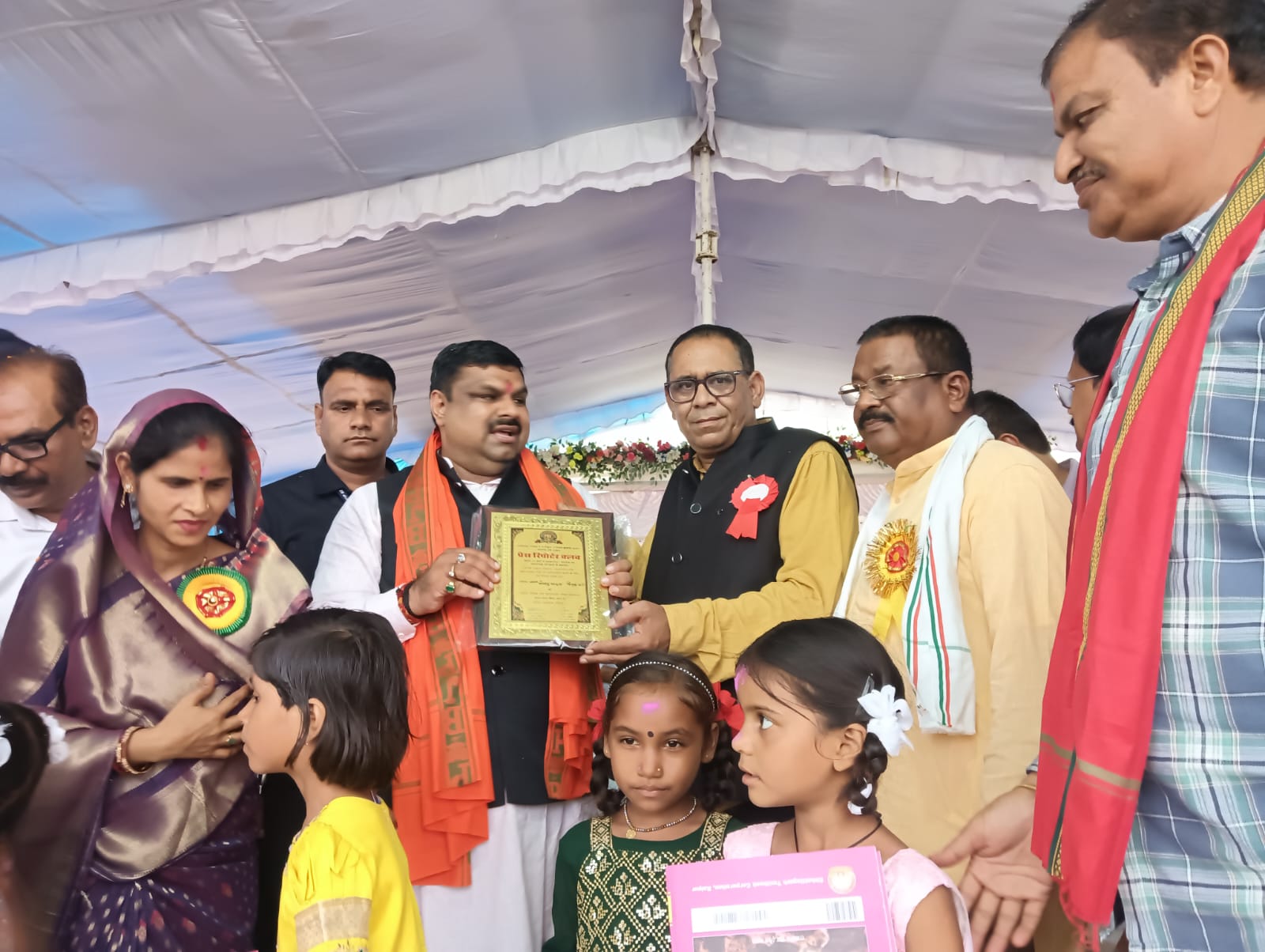 शिक्षा मंत्री गजेंद्र यादव को प्रेस रिपोर्टर क्लब के प्रदेश अध्यक्ष संजय सोनी ने “छत्तीसगढ़ राज्य गौरव सम्मान” से किया सम्मानित