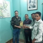 प्रेस रिपोर्टर क्लब ने कार्यस्थल पहुंचकर एसडीओपी तोमेश वर्मा एवं थाना प्रभारी राकेश सूर्यवंशी को किया सम्मानित