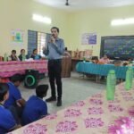 जिले के स्कूलों में विद्यार्थियों को दिया जा रहा करियर मार्गदर्शन, सही राह चुनने के बताए तरीके