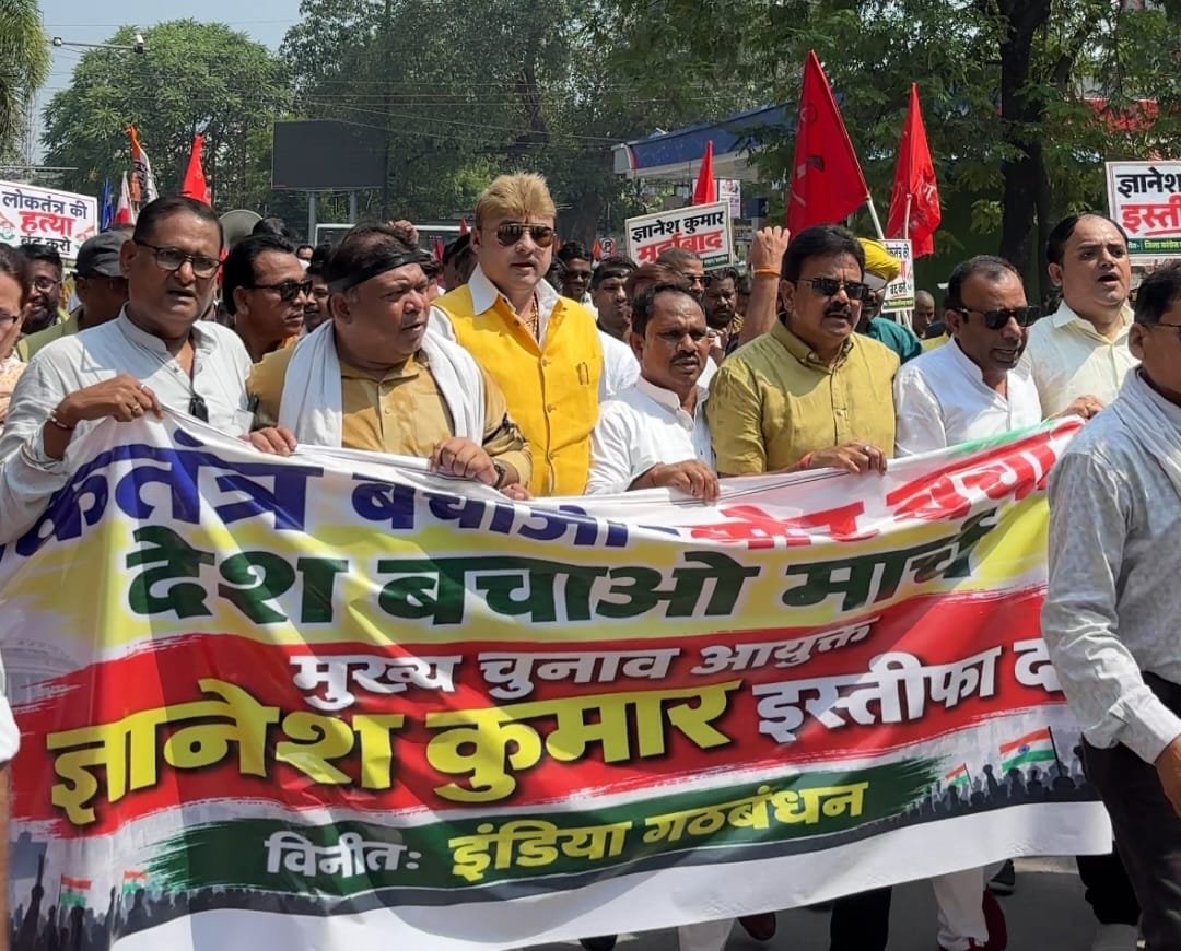 लोकतंत्र बचाओ मार्च में त्रिलोक चंद्र श्रीवास के मार्गदर्शन में सैकड़ों कांग्रेसजन हुए शामिल